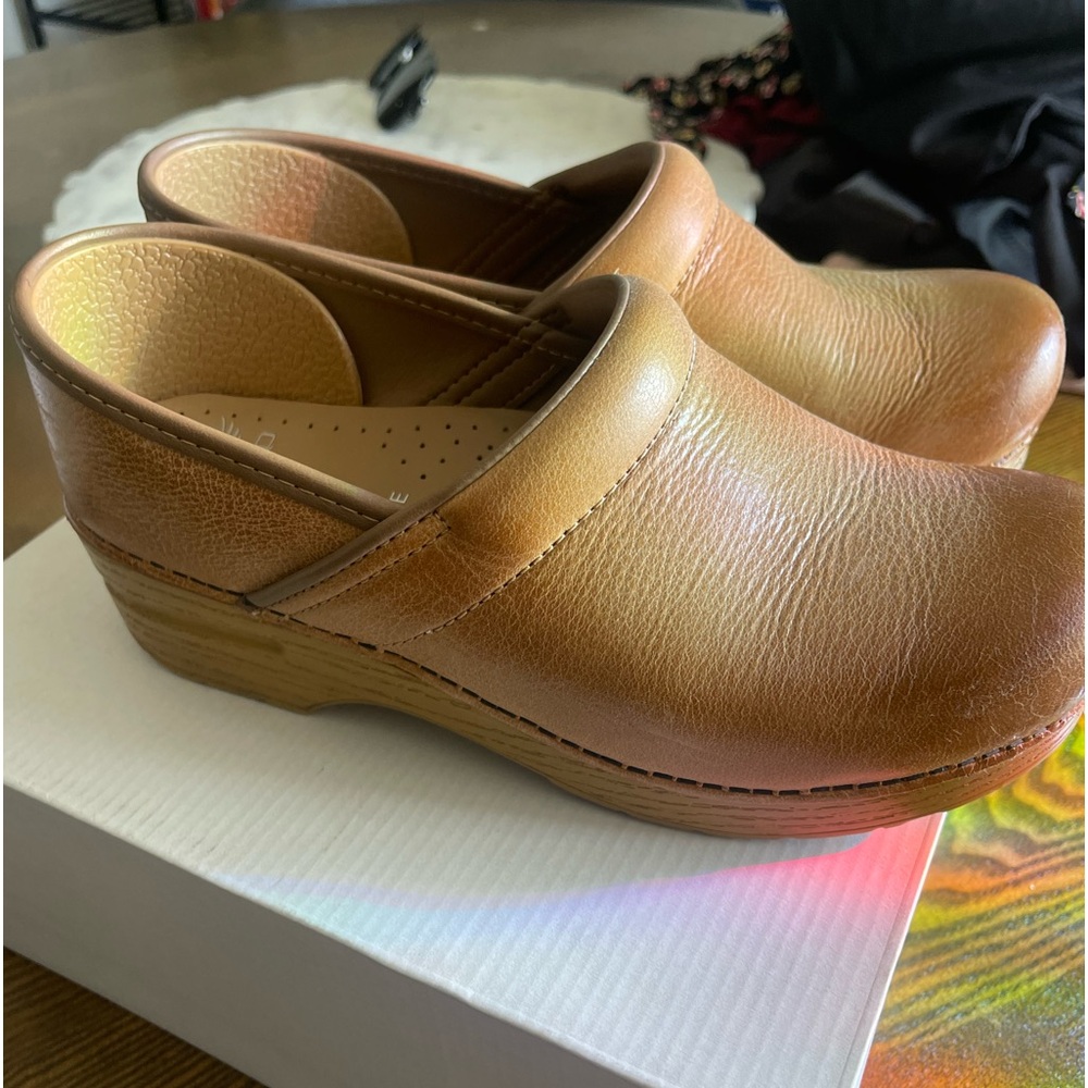 Dansko 39 wide